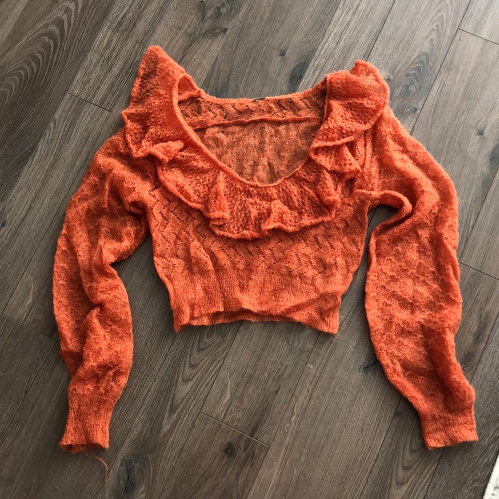 Free people light weight sweater!